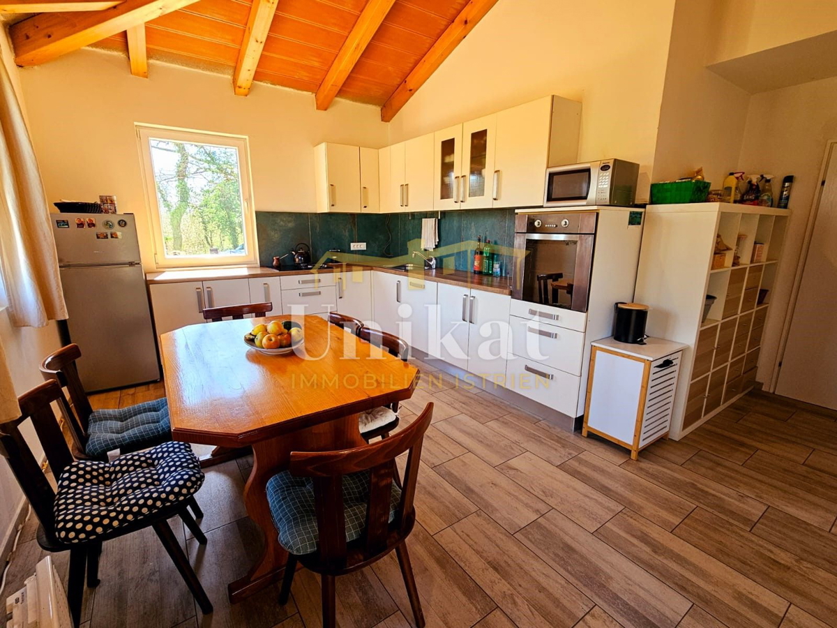 Casa al piano terra senza vicini a 10 km da Poreč - grande giardino